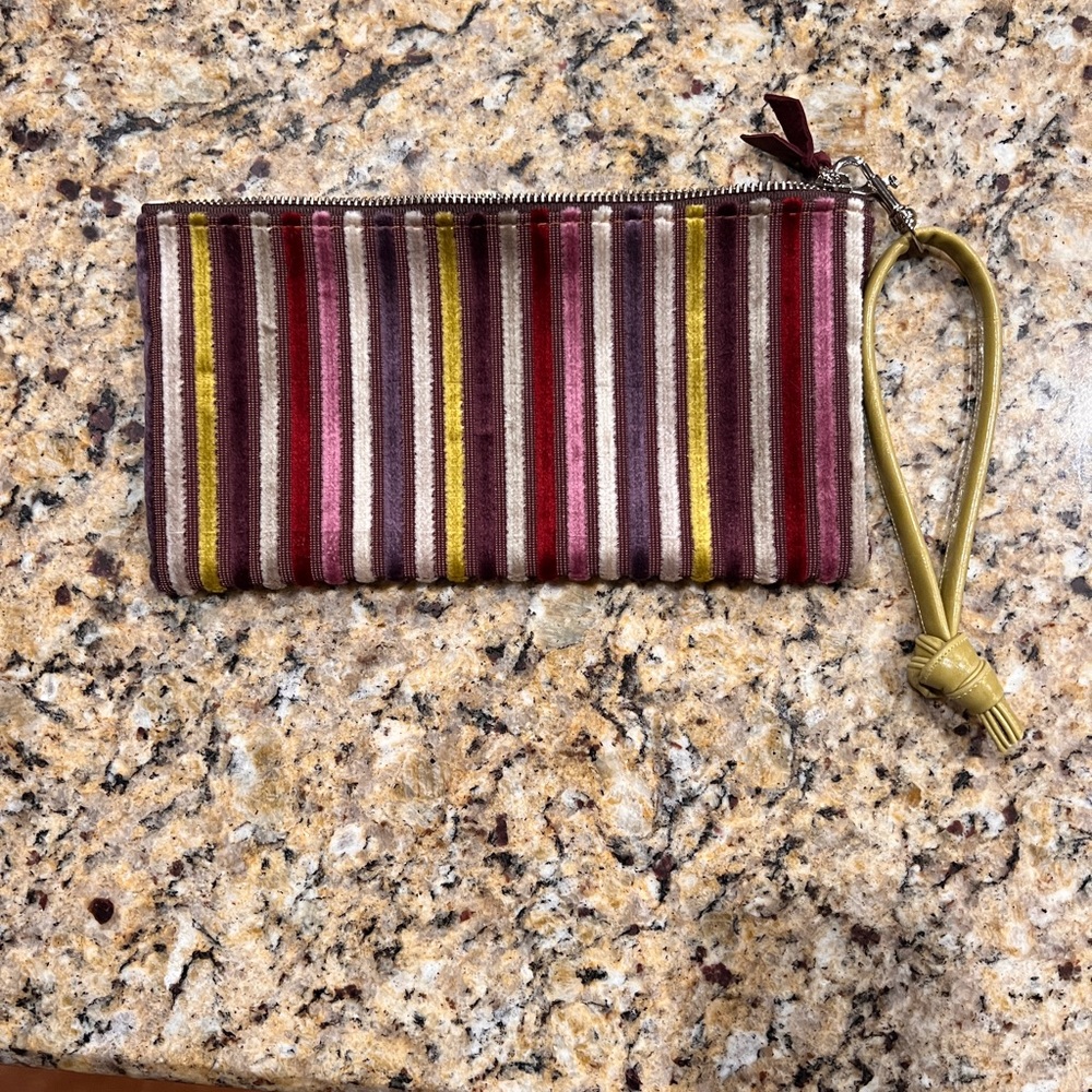 Crystalyn Kae wristlet pouch